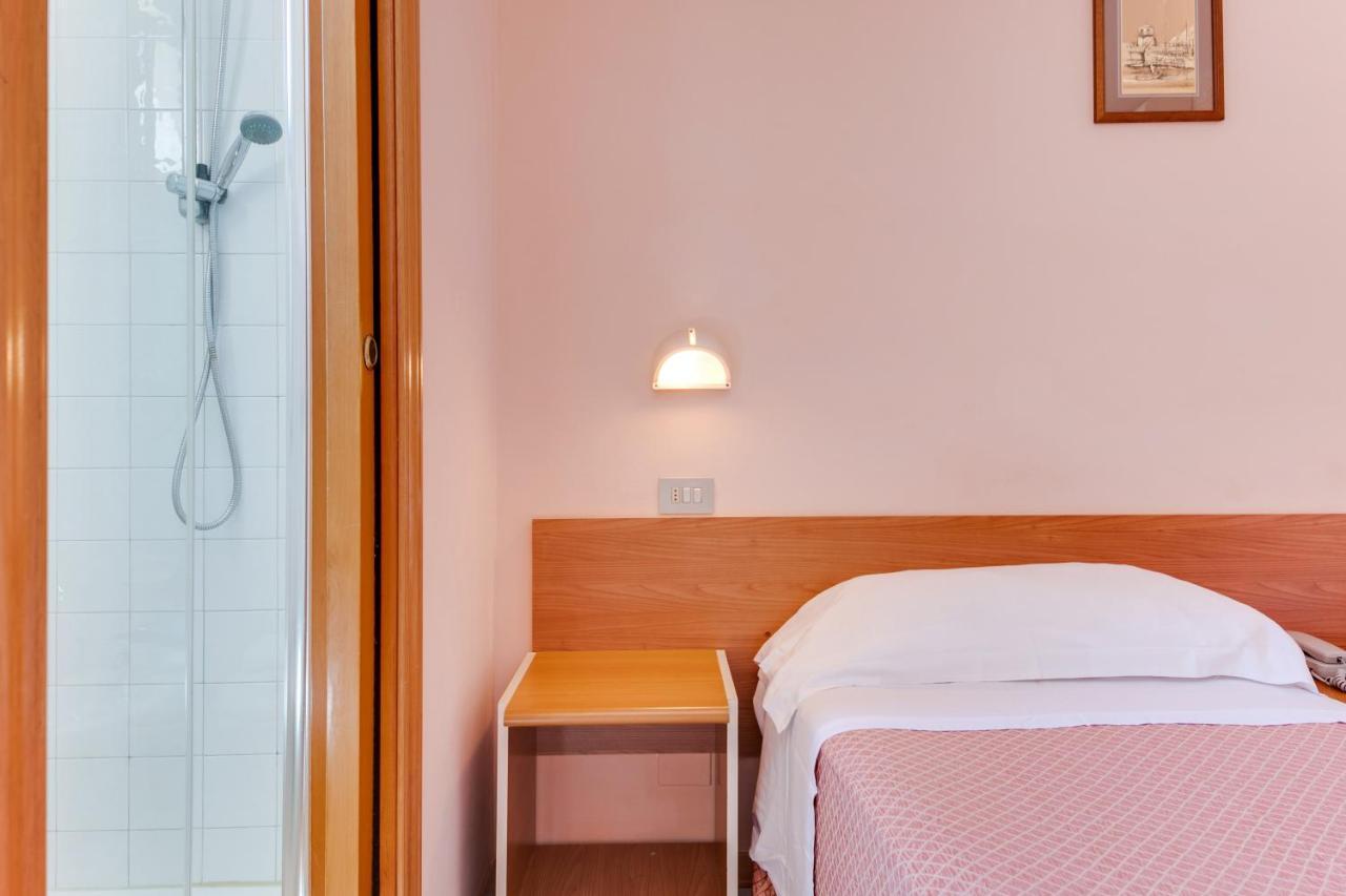 Hotel Sorriso Rimini Bagian luar foto