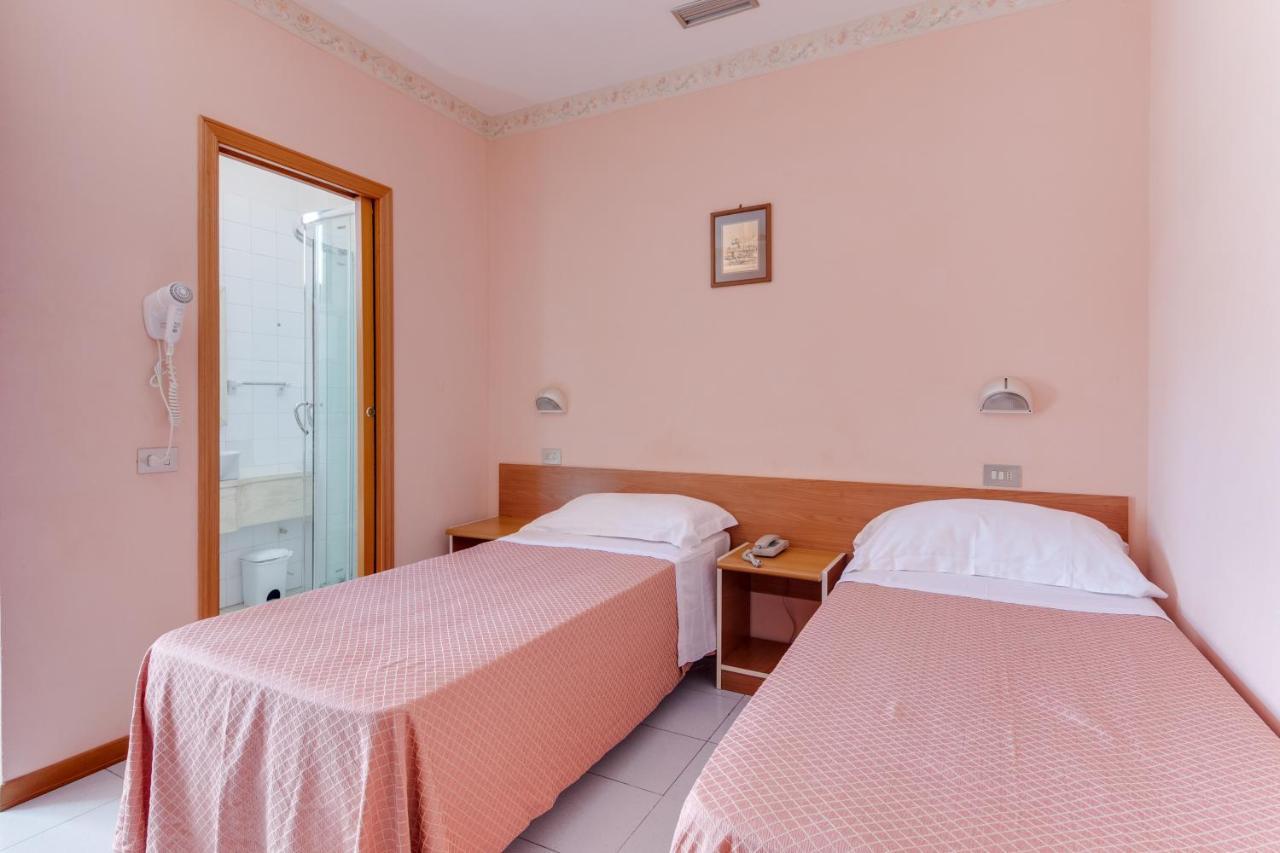 Hotel Sorriso Rimini Bagian luar foto
