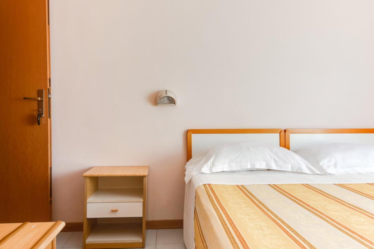 Hotel Sorriso Rimini Bagian luar foto