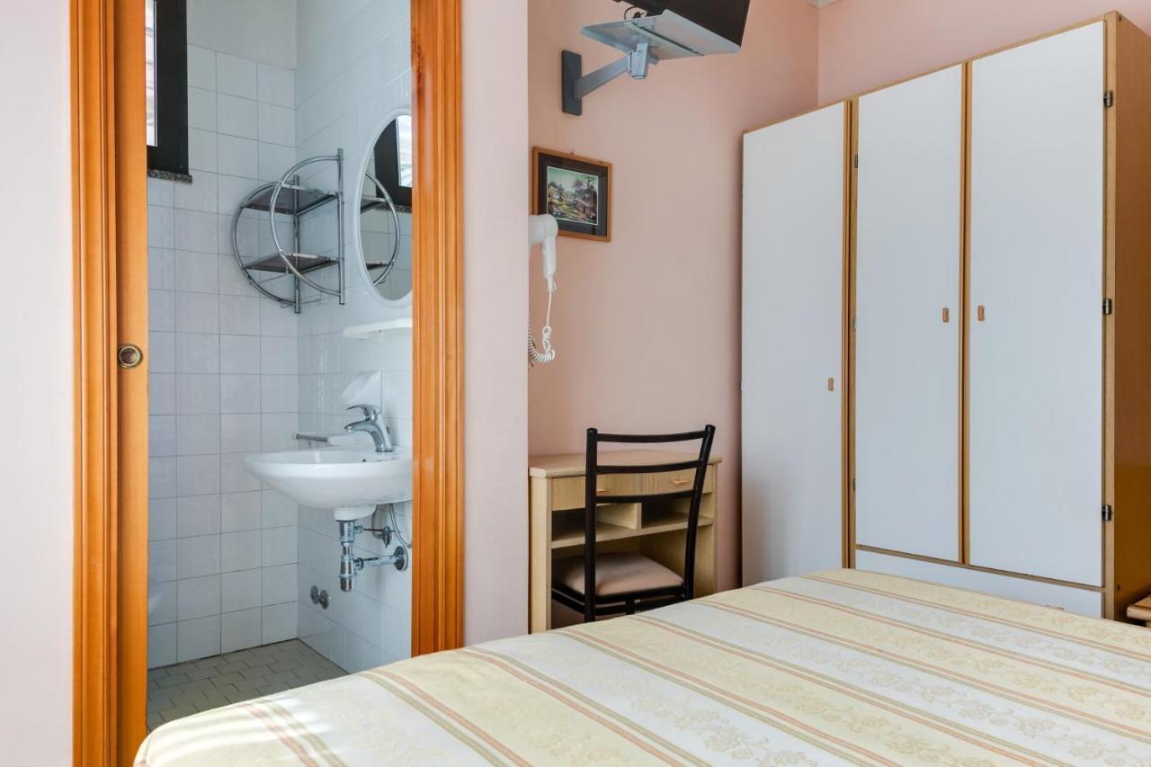 Hotel Sorriso Rimini Bagian luar foto