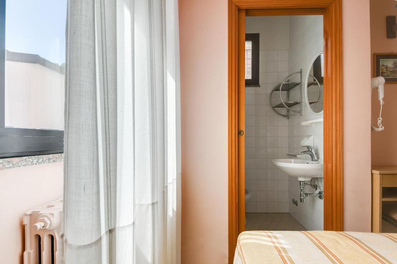 Hotel Sorriso Rimini Bagian luar foto