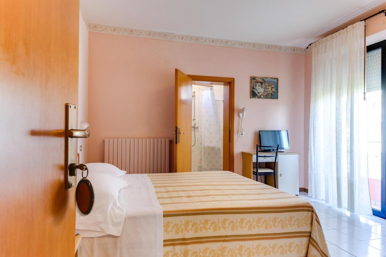 Hotel Sorriso Rimini Bagian luar foto