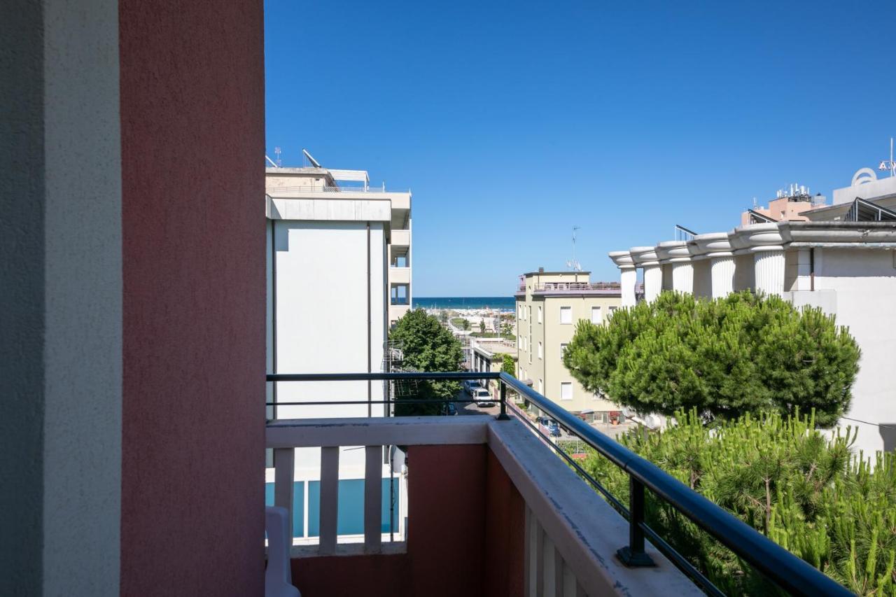 Hotel Sorriso Rimini Bagian luar foto