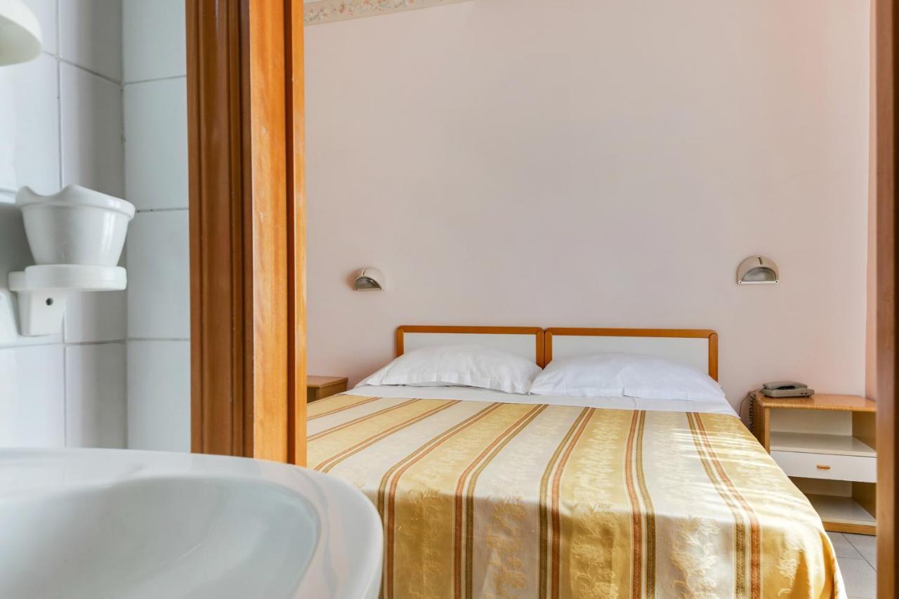 Hotel Sorriso Rimini Bagian luar foto