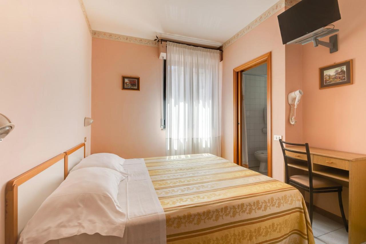Hotel Sorriso Rimini Bagian luar foto