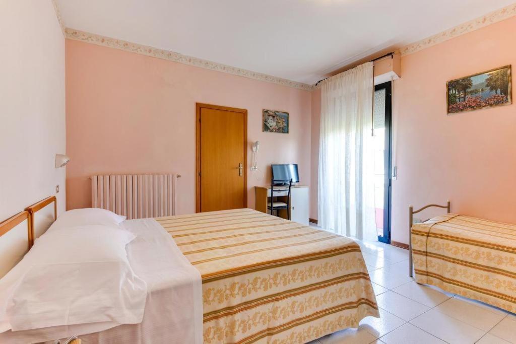 Hotel Sorriso Rimini Bagian luar foto